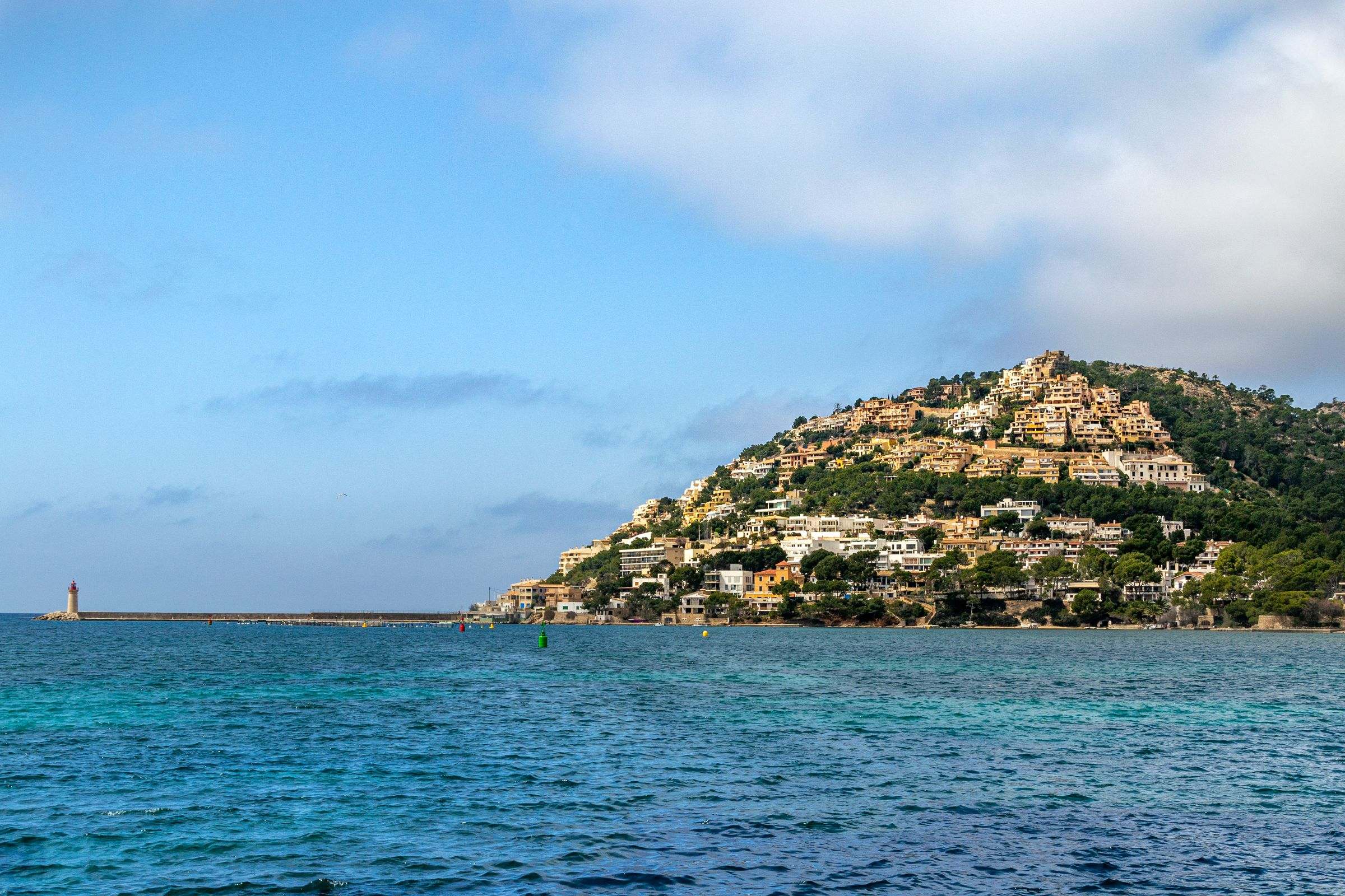 Hillside villas and pine trees on Mallorca’s west bay