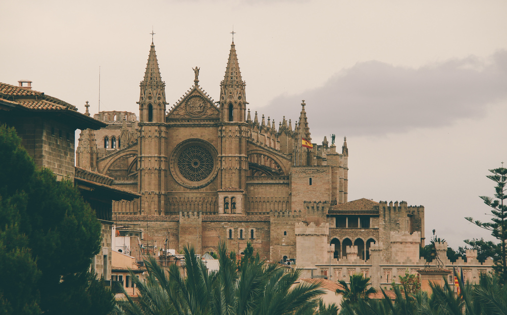 The Gothic cathedral of Palma seen across the Parc de la Mar lake