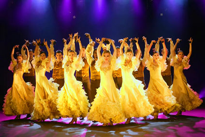 Dancers on stage at the Son Amar dinner show